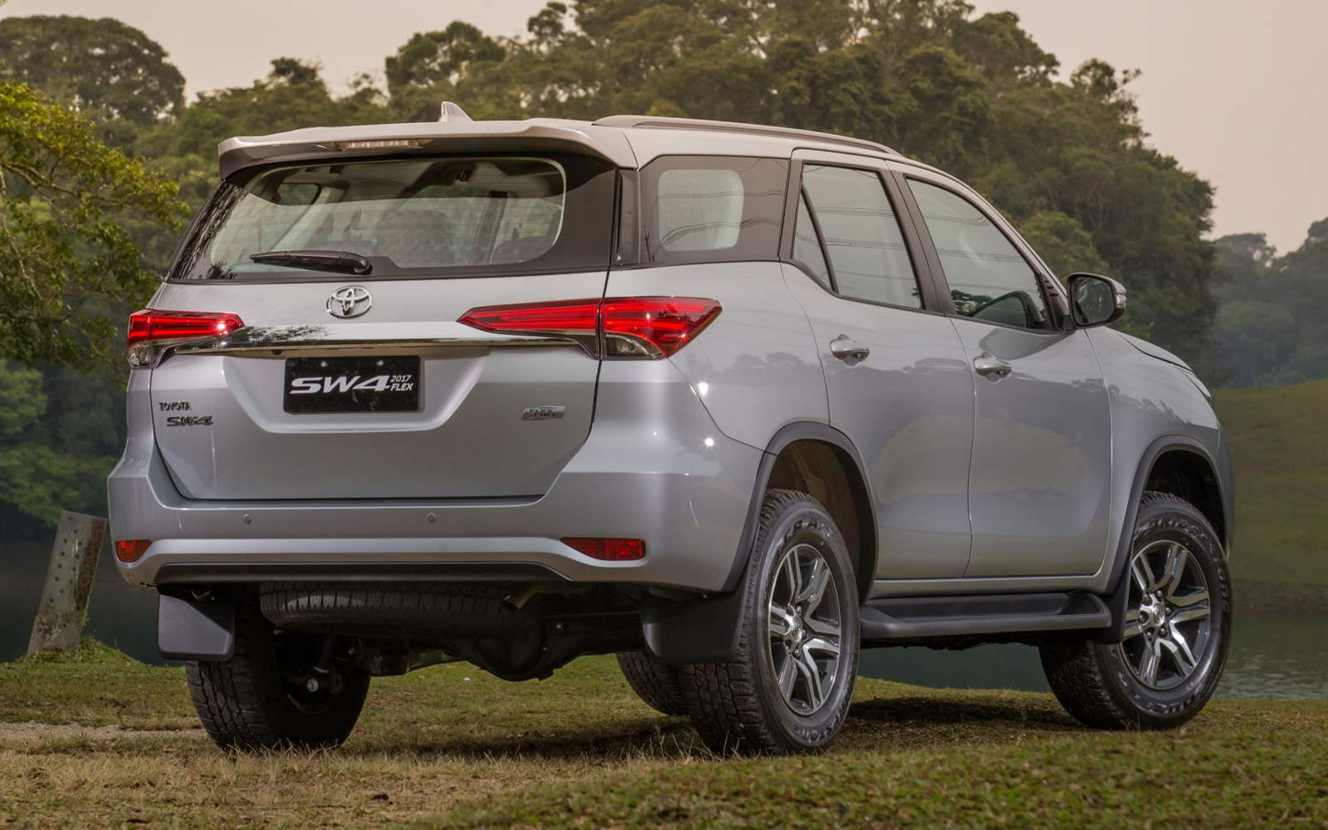 Toyota SW4 SR 2017 | SUV Drive